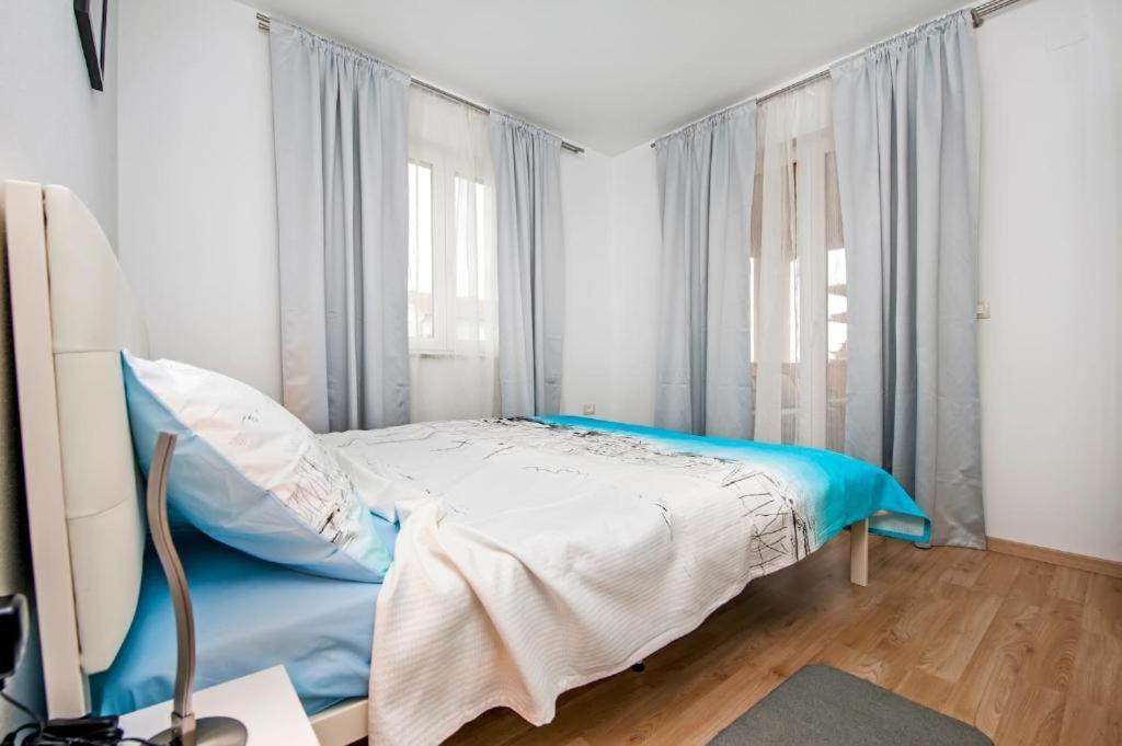 Aria Room And Apartmant Fuga 로비니 외부 사진