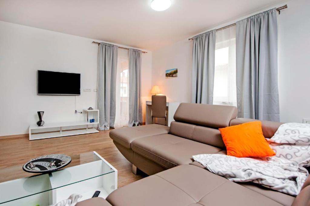 Aria Room And Apartmant Fuga 로비니 외부 사진