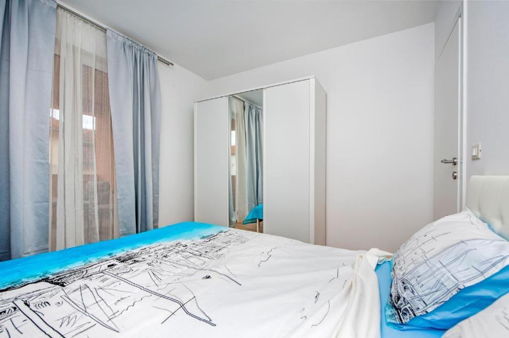 Aria Room And Apartmant Fuga 로비니 외부 사진