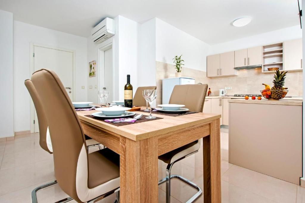 Aria Room And Apartmant Fuga 로비니 외부 사진