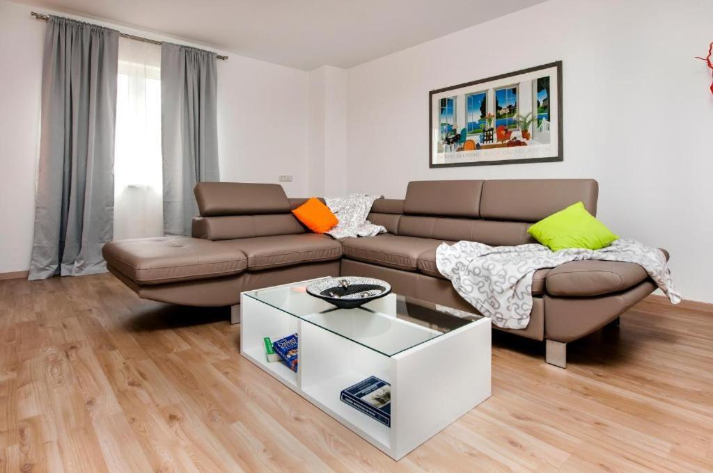Aria Room And Apartmant Fuga 로비니 외부 사진