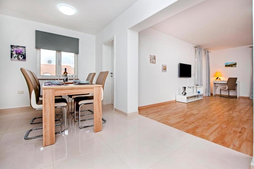 Aria Room And Apartmant Fuga 로비니 외부 사진