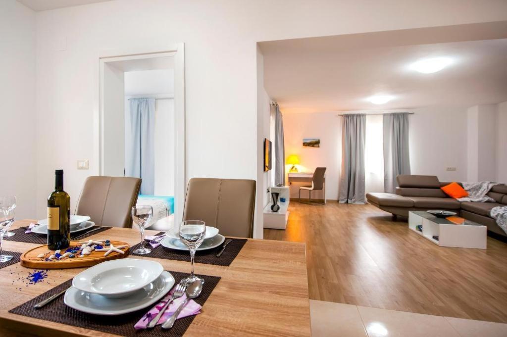 Aria Room And Apartmant Fuga 로비니 외부 사진