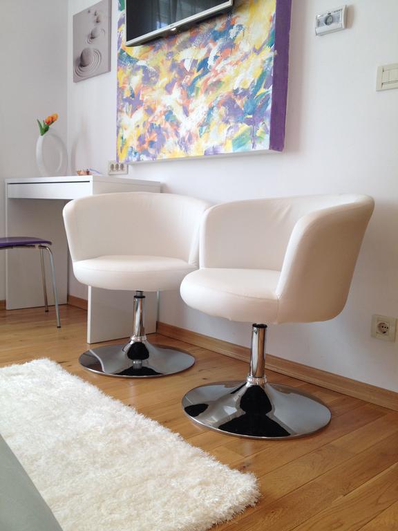 Aria Room And Apartmant Fuga 로비니 외부 사진